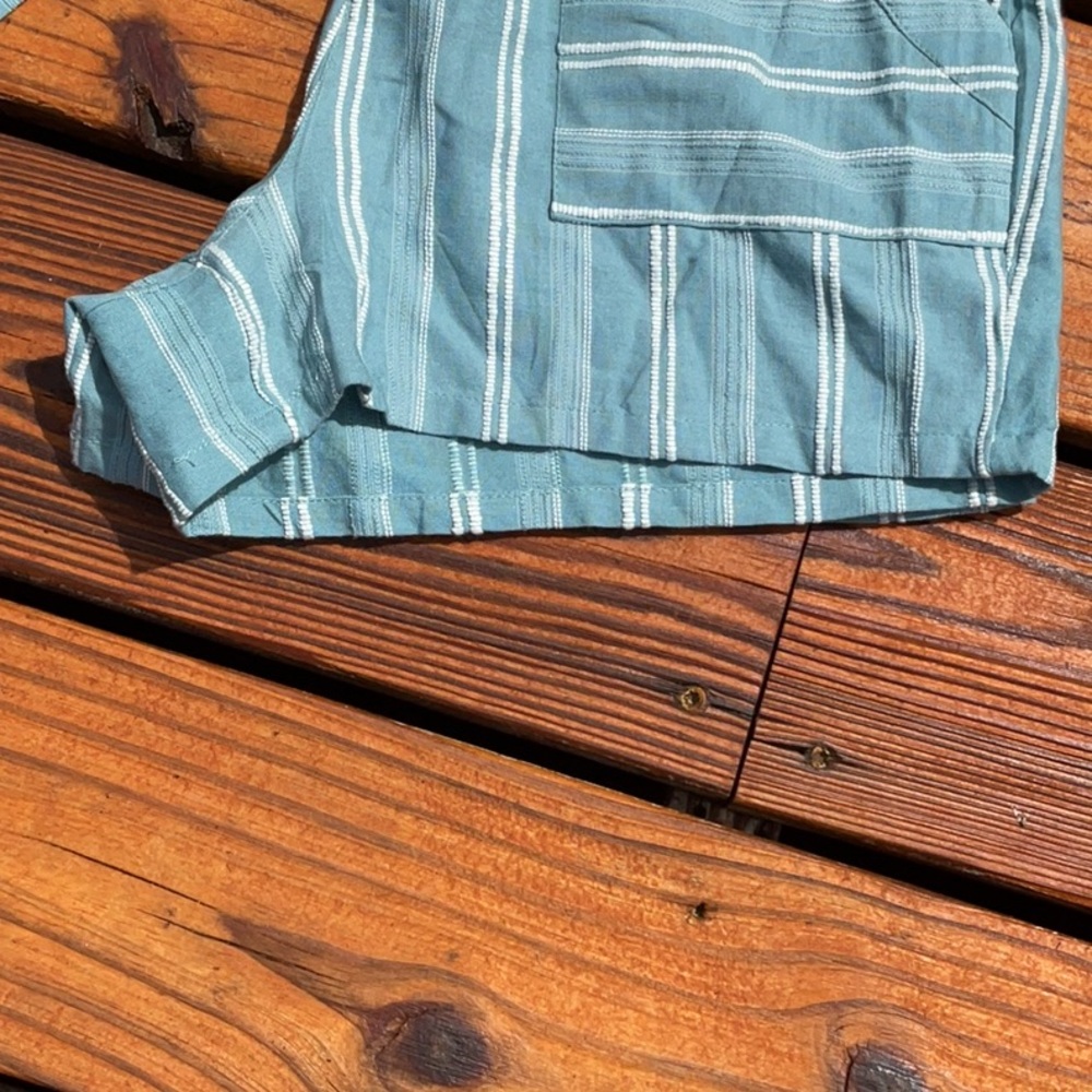 NWT Women’s O’Neill  Blue/White Textured Striped Shorts Sizes 24, 25, 26 - Picture 12 of 14